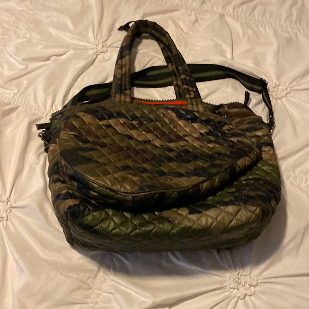 Oliver Thomas quilted kitchen sink tote camo tennis bag
